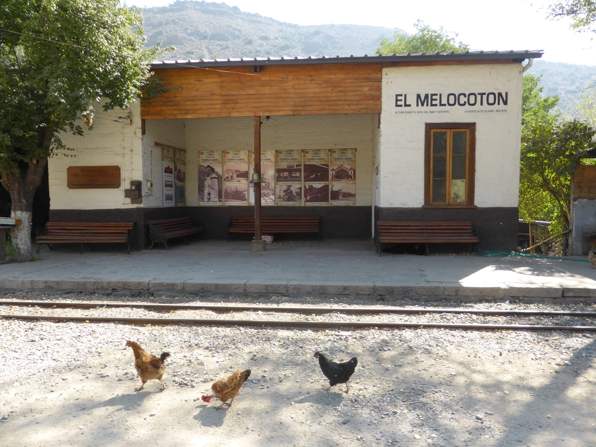 Bahnhof El Melocotón der historischen Eisenbahn im Cajón del Maipo