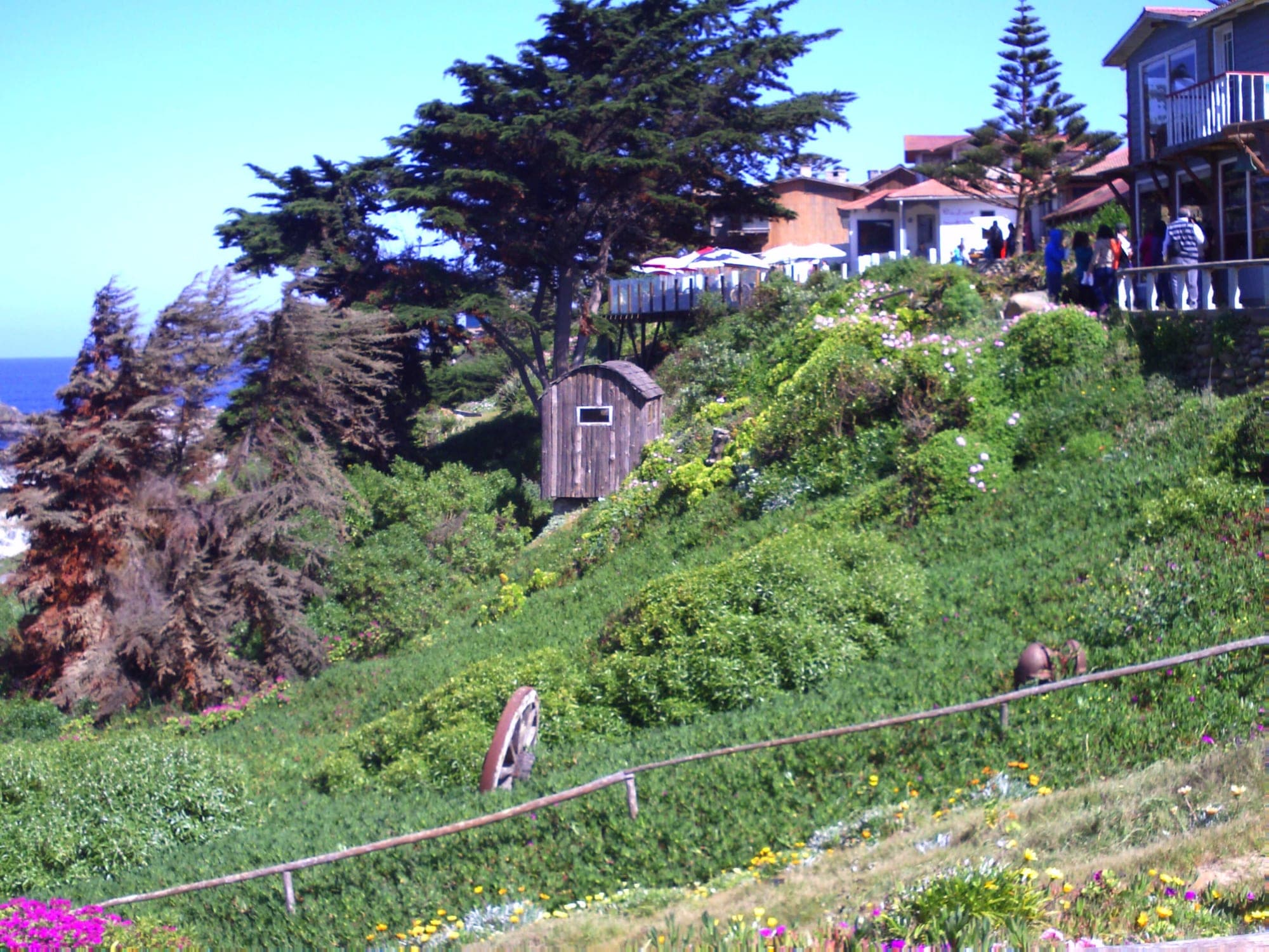 Garten des Hauses von Pablo Neruda in Isla Negra