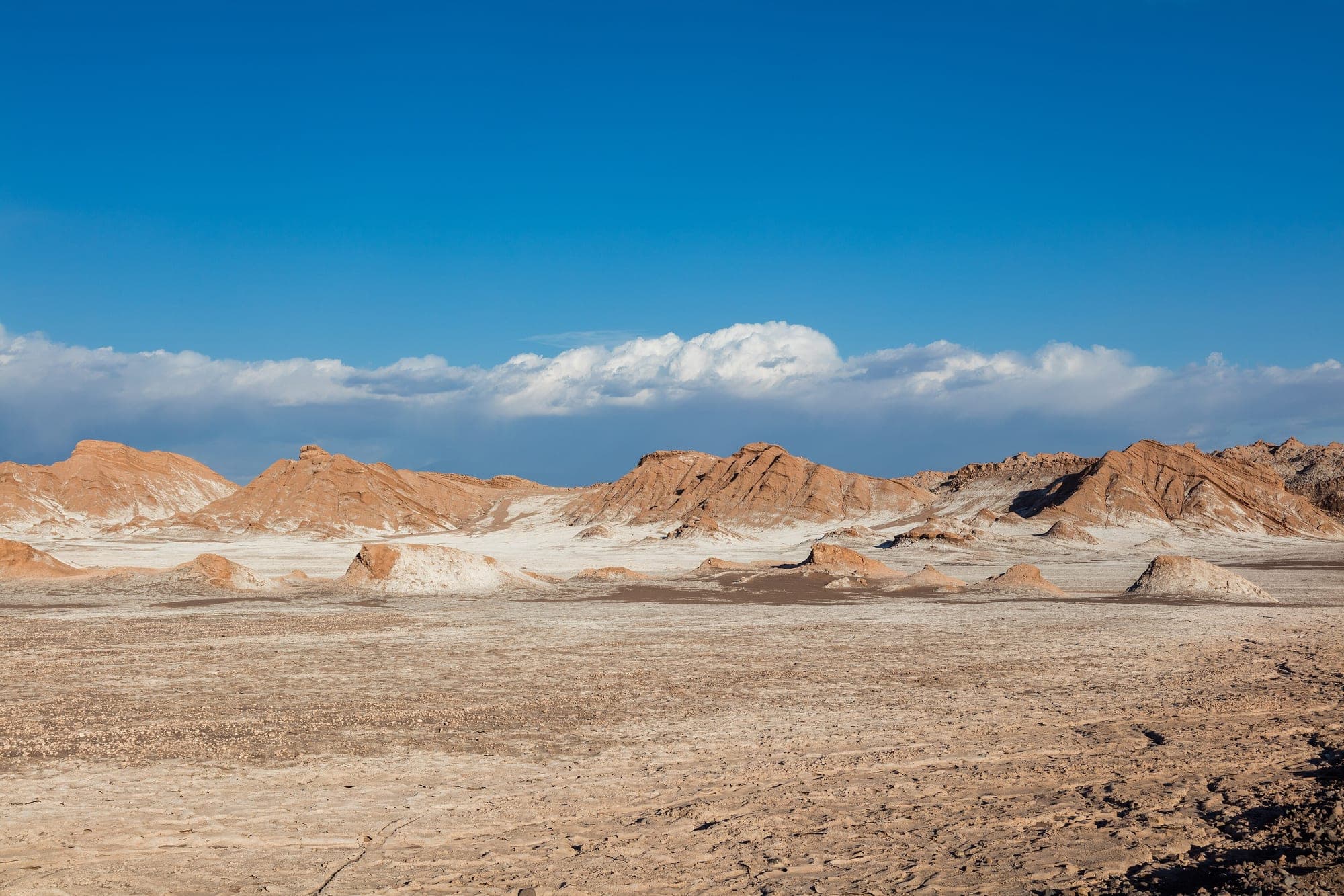 Formações de sal e dunas do Valle de la Luna