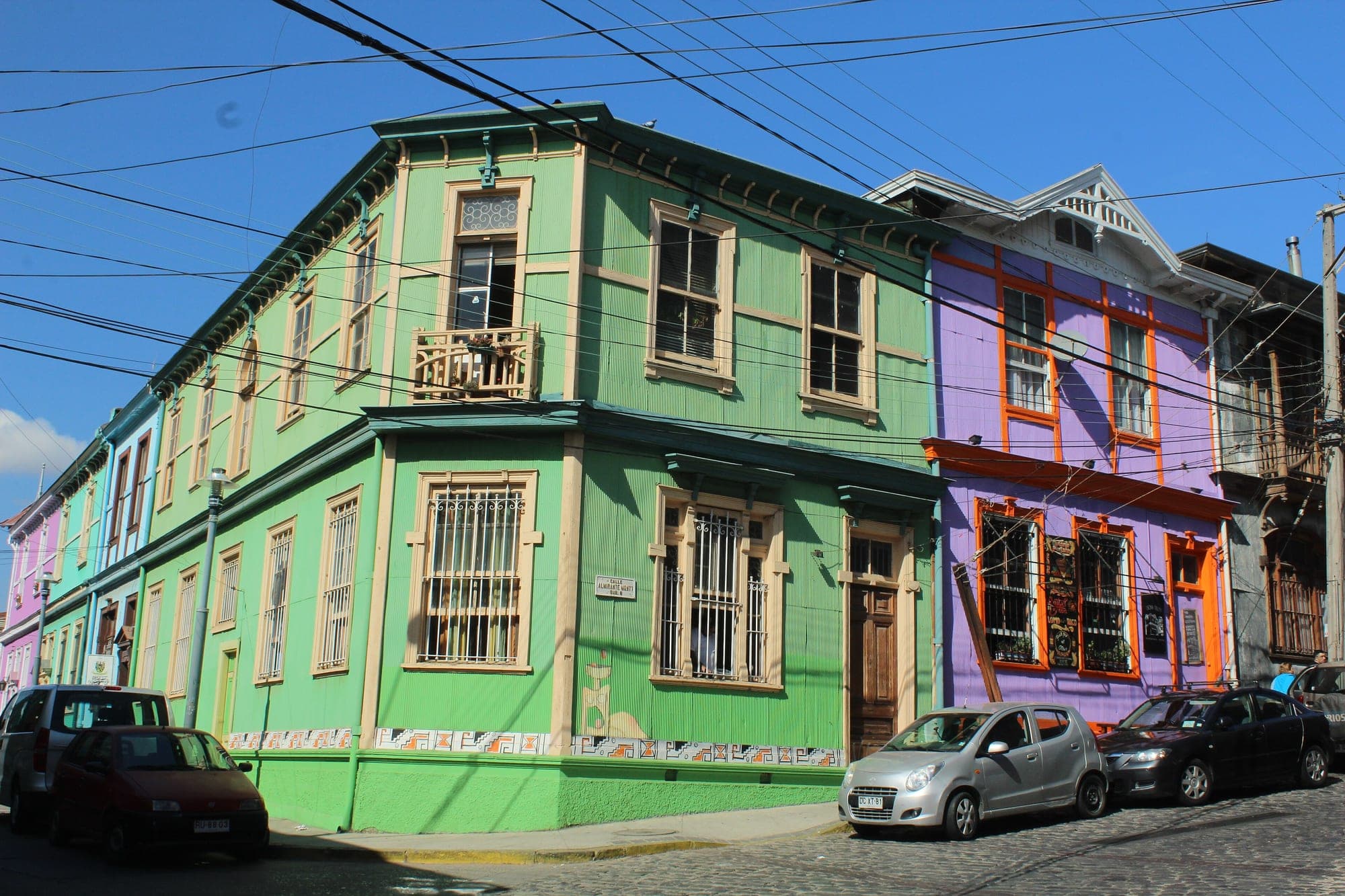Bunte Häuser an den Hügeln von Valparaíso