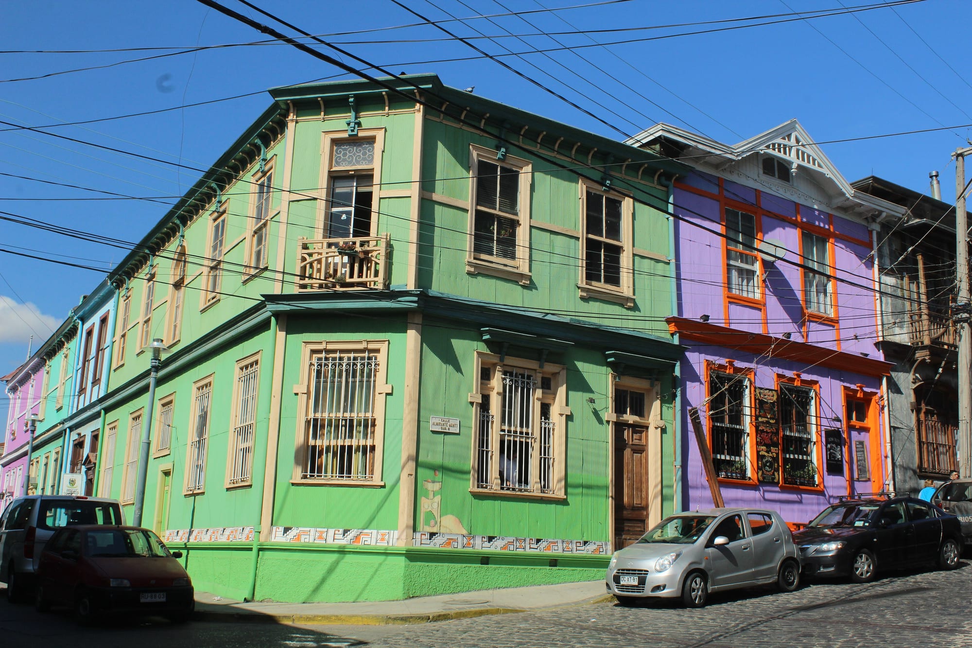 Bunte Häuser an den Hügeln von Valparaíso