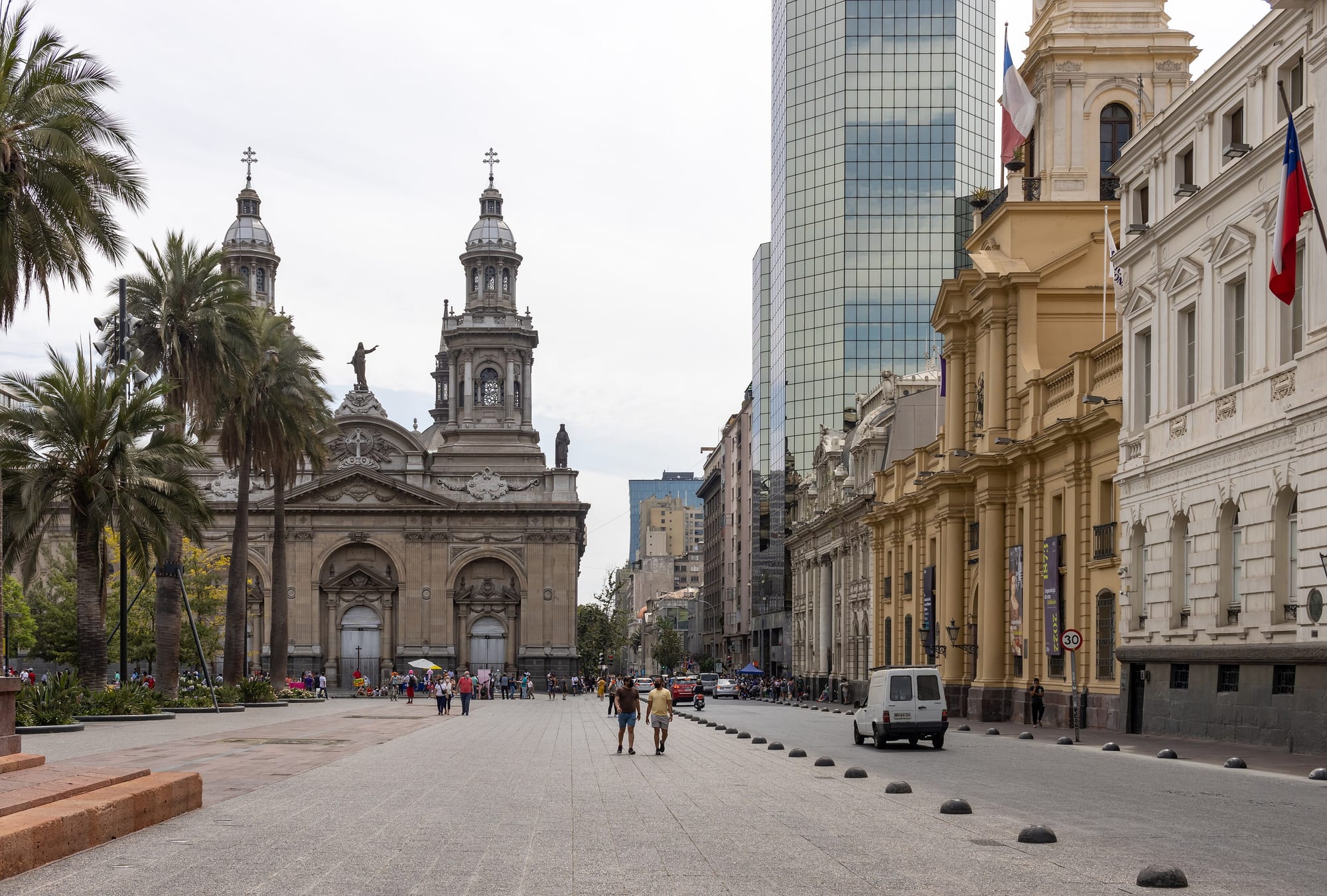 Catedral Metropolitana an der Plaza de Armas in Santiago