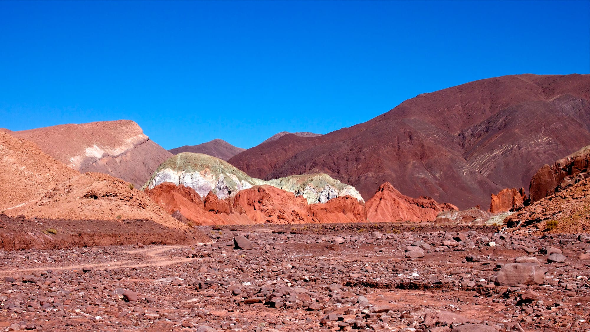 Red and green hills of Valle del Arcoíris